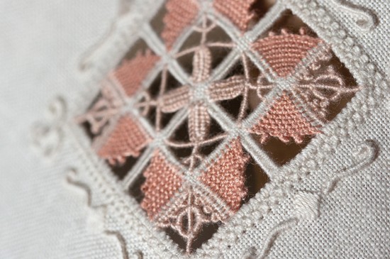 tovaglia-ricamata-a-mano-generale-ss550-02