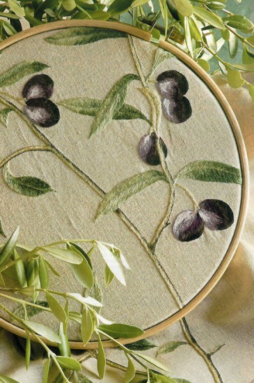 tovaglia-ricamata-a-mano-olivo-700-02