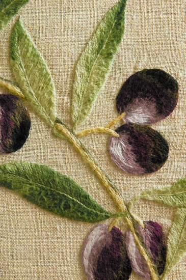 tovaglia-ricamata-a-mano-olivo-700-03